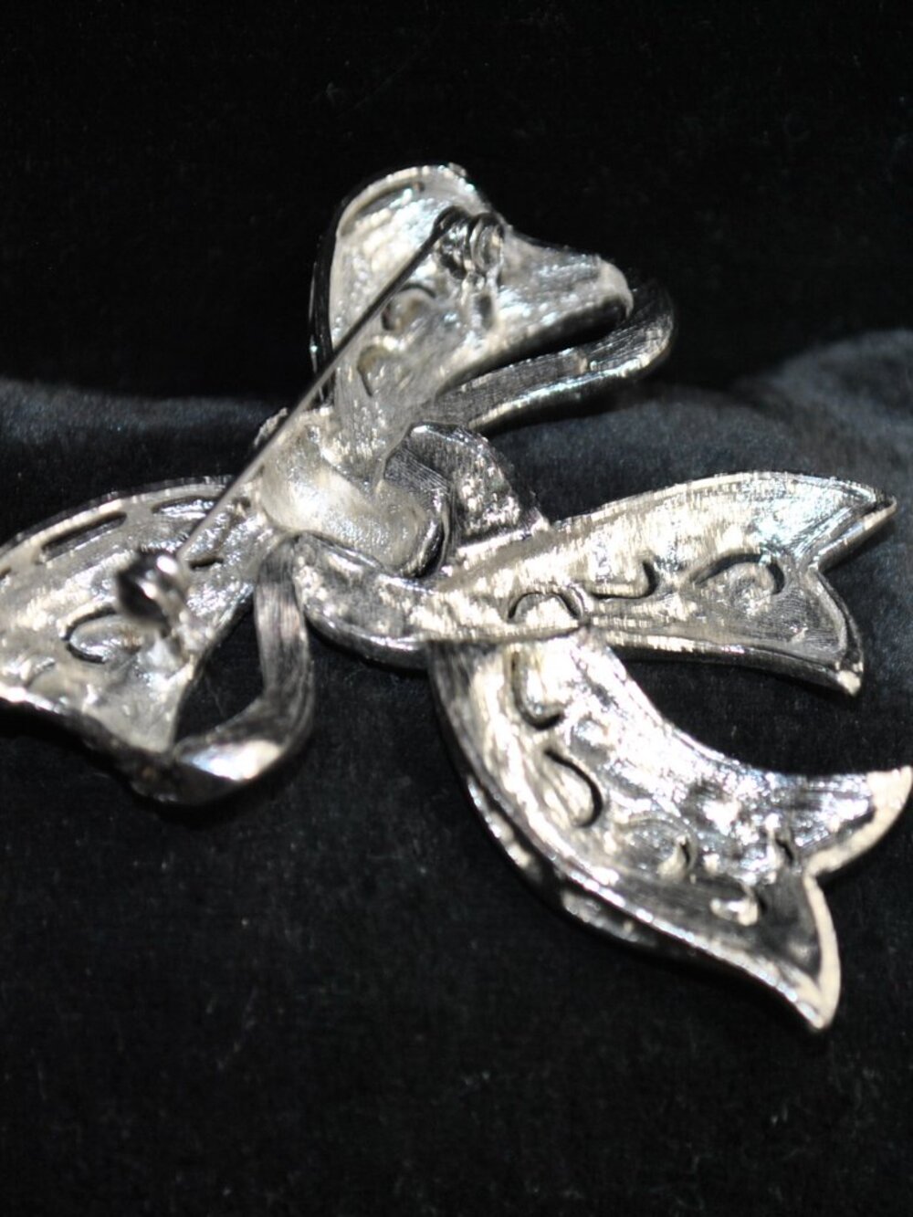 Damaged! Vintage Large Rhinestone Bow Costume Brooch - Picture 6 of 8